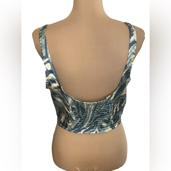 HOUSE OF HARLOW SIZE LARGE BLUE SWIRL STRAPPY CROP POLYESTER TOP - Picture 3 of 9